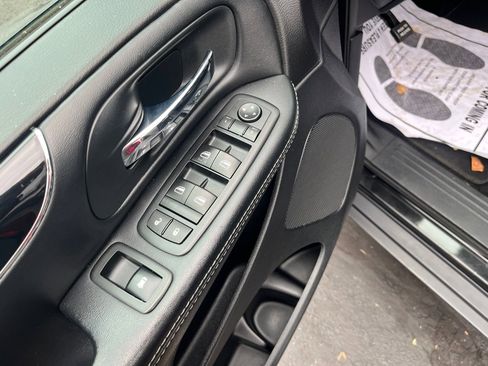 Used 2015 Dodge Grand Caravan SE image 16