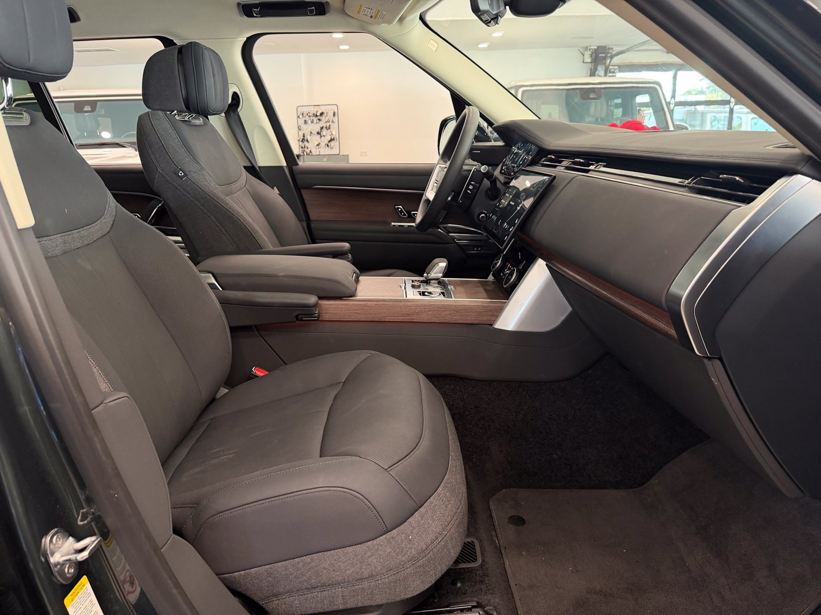 Used 2023 Land Rover Range Rover SE AWD/4WD image 27
