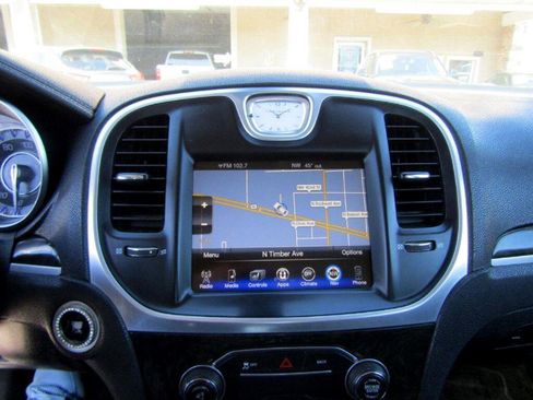 Used 2016 Chrysler 300 C image 9