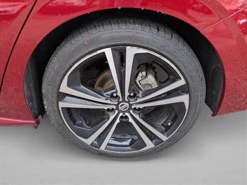 Used 2022 Nissan Sentra SR w/ SR Premium Package image 9