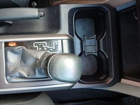 Used 2017 Toyota Tacoma TRD Sport image 39