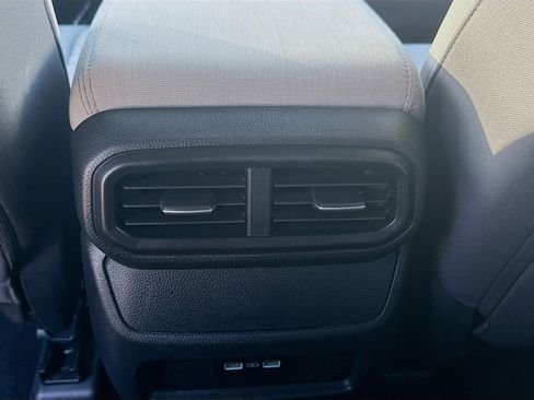 Used 2023 Honda Pilot LX image 22