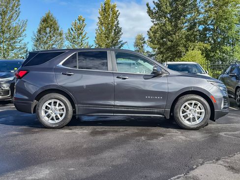 Used 2022 Chevrolet Equinox LT FWD image 2