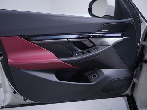 Used 2024 BMW i5 eDrive40i w/ M Sport Package image 15