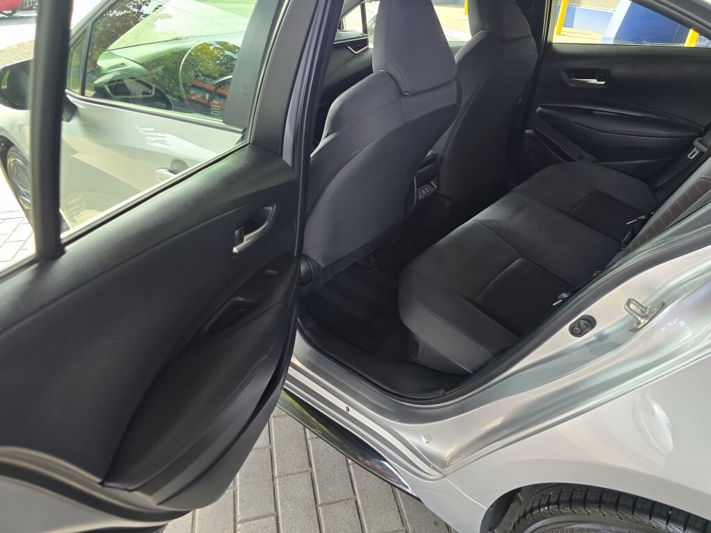 Used 2024 Toyota Corolla SE w/ SE Package FWD image 17