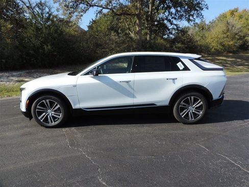 New 2026 Cadillac Lyriq Premium Luxury image 8