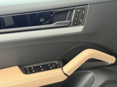 New 2026 Porsche Cayenne image 14
