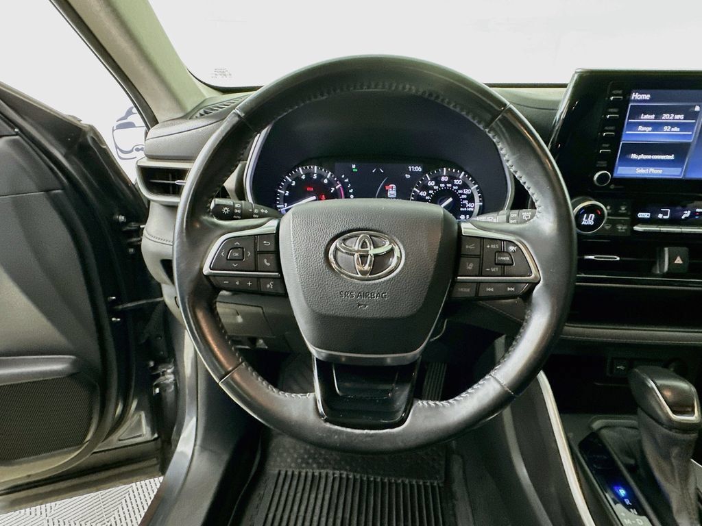 Used 2021 Toyota Highlander XLE FWD image 13
