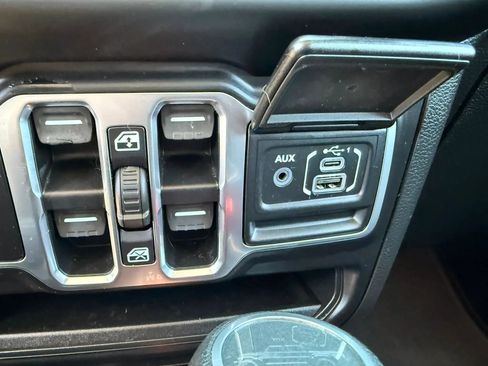 Used 2020 Jeep Gladiator Sport w/ Quick Order Package 24S AWD/4WD image 33