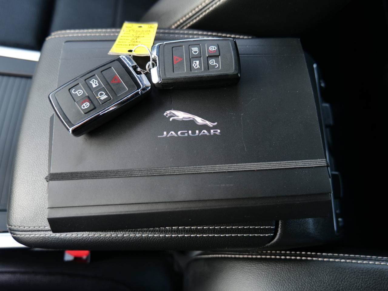 Used 2024 Jaguar XF R-Dynamic SE AWD/4WD image 33