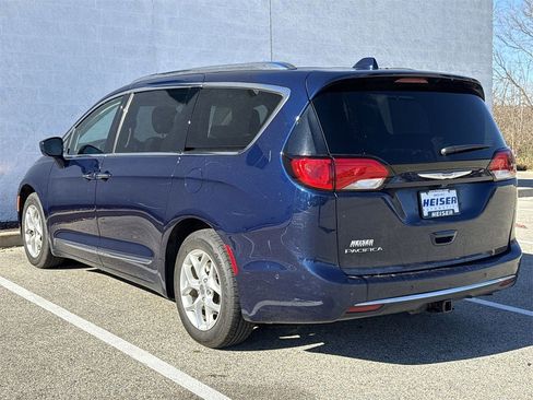 Used 2017 Chrysler Pacifica Touring-L Plus image 11