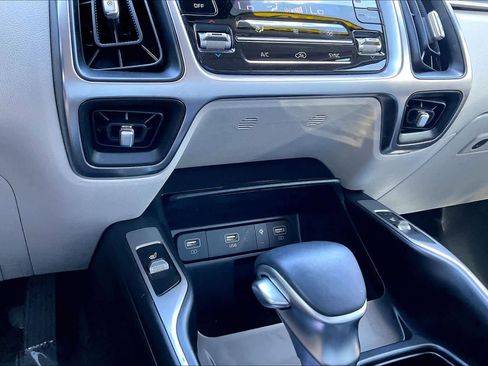 Used 2023 Kia Sorento S image 32