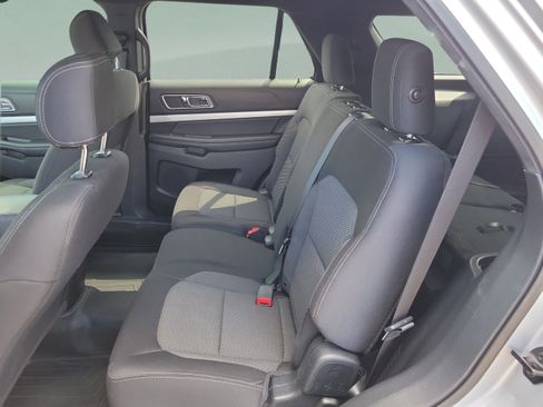 Used 2017 Ford Explorer XLT w/ Equipment Group 201A FWD image 13