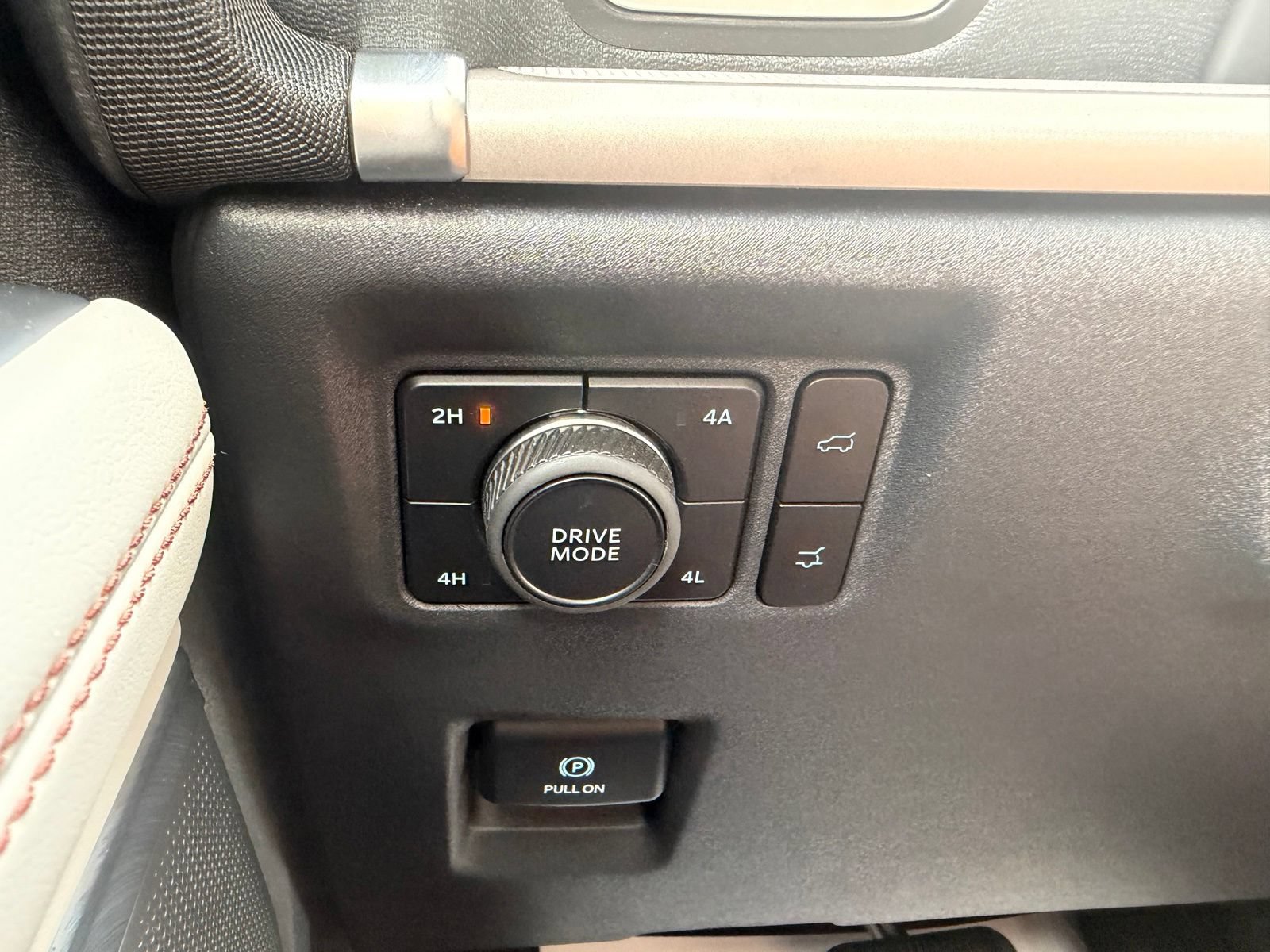 Used 2025 Ford Expedition Active AWD/4WD image 28