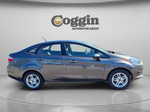 Used 2017 Ford Fiesta SE image 5