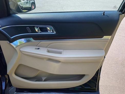 Used 2017 Ford Explorer Limited FWD image 37