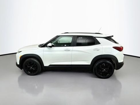Used 2022 Chevrolet TrailBlazer LT w/ LPO, Blackout Package FWD image 4