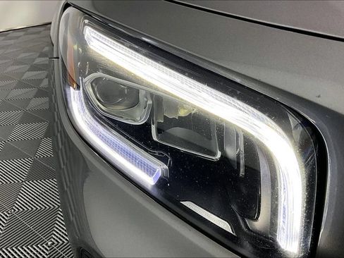 Used 2022 Mercedes-Benz GLB 250 4MATIC w/ Premium Package Lite image 28