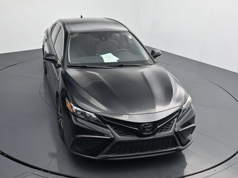 Used 2022 Toyota Camry SE FWD image 16