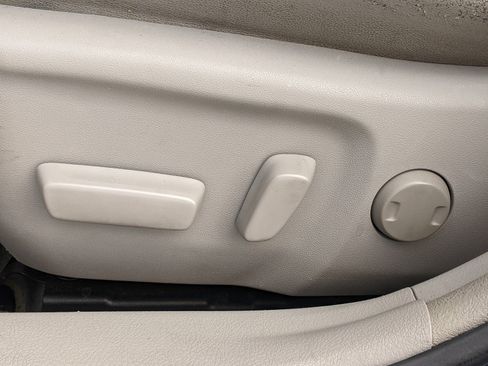 Used 2017 Toyota Camry XLE image 16