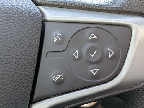 Used 2023 GMC Terrain SLE w/ Driver Convenience Package image 28