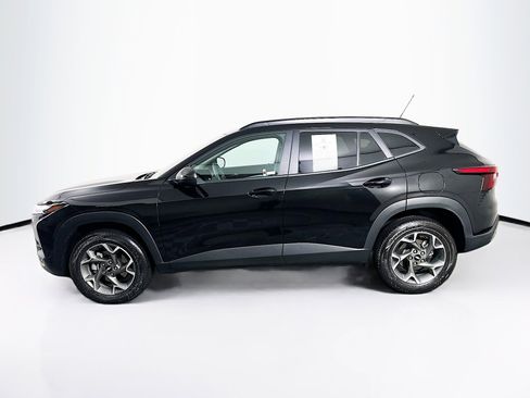 Used 2025 Chevrolet Trax LT FWD image 4
