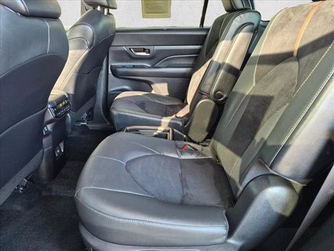 Used 2025 Toyota Grand Highlander AWD Hybrid image 19