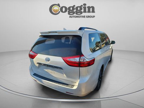 Used 2019 Toyota Sienna Limited image 5
