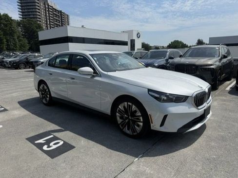 Used 2024 BMW 530i xDrive w/ Premium Package AWD/4WD image 2