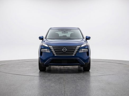 Used 2025 Nissan Rogue SV AWD/4WD image 2