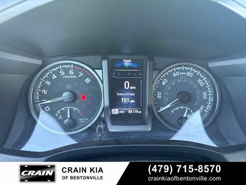 Used 2022 Toyota Tacoma TRD Off-Road w/ TRD Premium Off Road Package AWD/4WD image 27