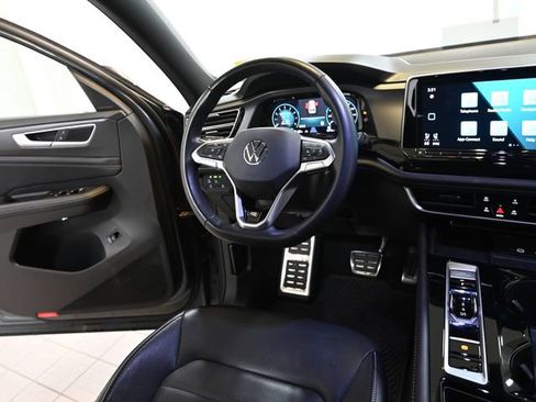 Used 2024 Volkswagen Atlas Cross Sport SEL R-Line AWD/4WD image 30