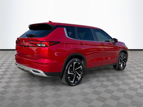 Used 2024 Mitsubishi Outlander SE image 6
