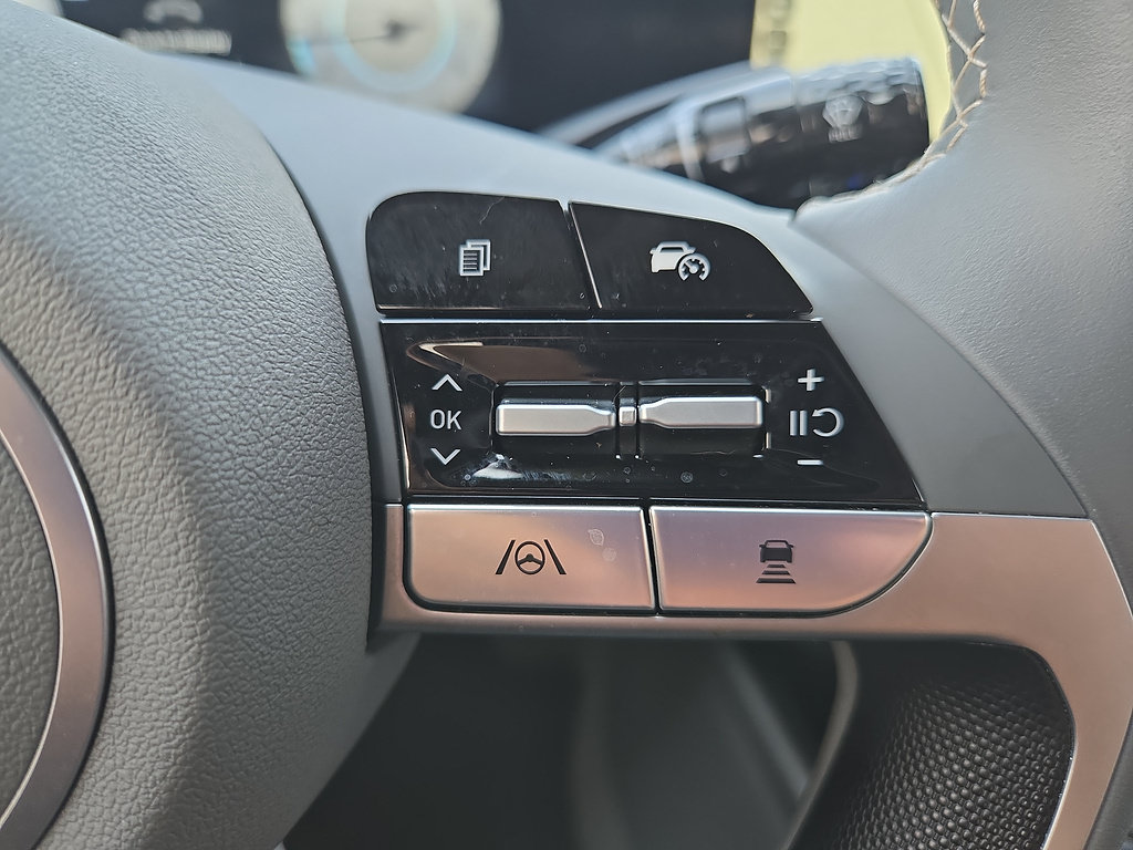 Certified 2025 Hyundai Elantra SEL FWD image 23