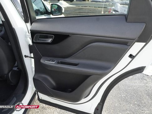 Used 2019 Jaguar F-PACE Premium image 36