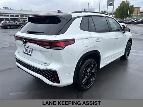 New 2026 Volkswagen Tiguan SE R-Line AWD/4WD image 3