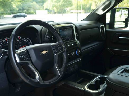 Used 2020 Chevrolet Silverado 2500 LT w/ Texas Edition RWD image 16