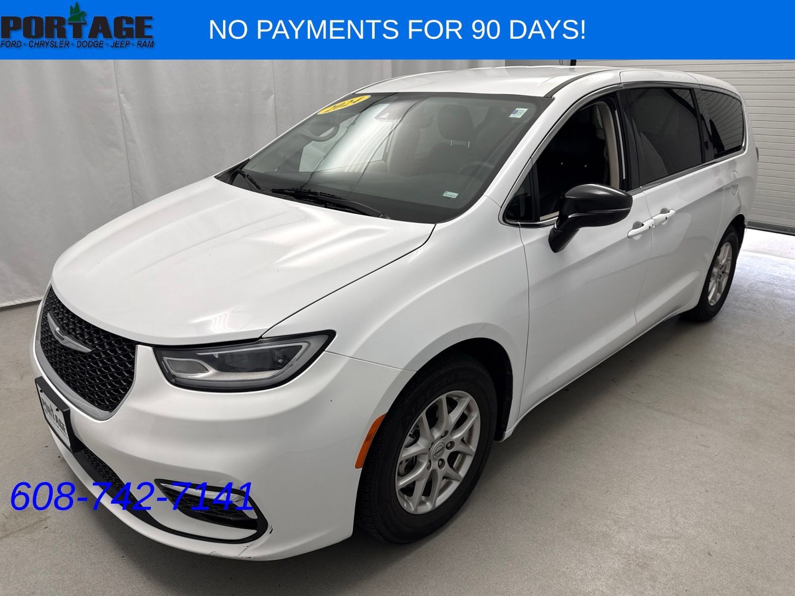 Used 2024 Chrysler Pacifica Touring-L FWD image 5
