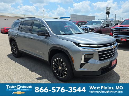 New 2026 Chevrolet Traverse LT w/ Sun and Wheel Package FWD image 2