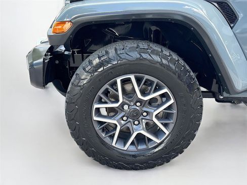Used 2024 Jeep Wrangler Unlimited Sahara AWD/4WD image 30