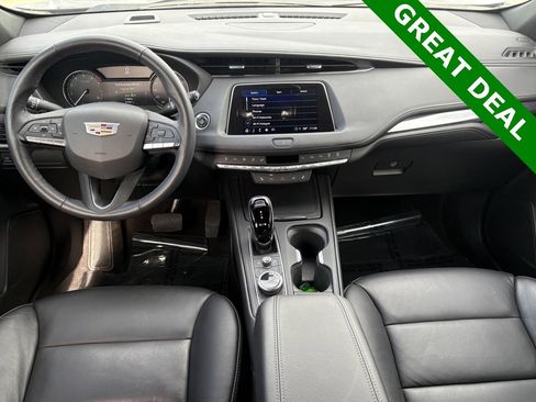 Used 2022 Cadillac XT4 Luxury w/ Cold Weather Package image 12