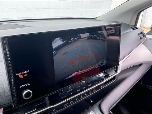 Used 2025 Toyota Sienna XLE FWD image 26