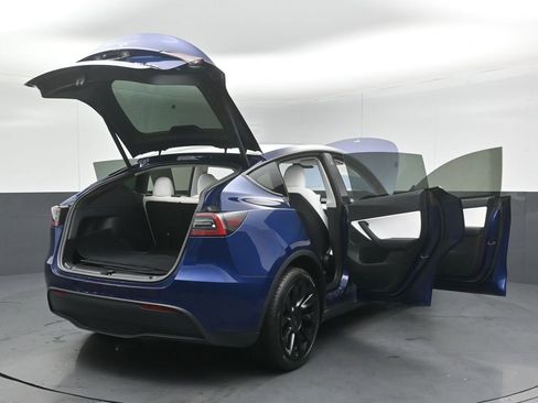 Used 2022 Tesla Model Y Long Range image 51