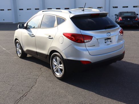 Used 2011 Hyundai Tucson GLS FWD image 8