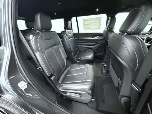 New 2025 Jeep Grand Cherokee L Limited image 18