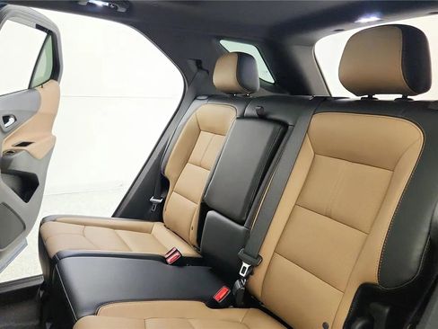 Used 2024 Chevrolet Equinox Premier FWD image 32