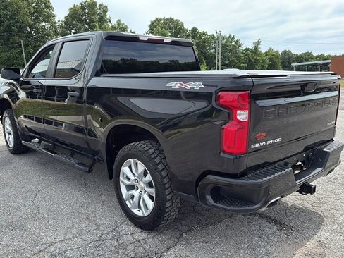 Used 2020 Chevrolet Silverado 1500 Custom w/ Custom Value Package AWD/4WD image 3