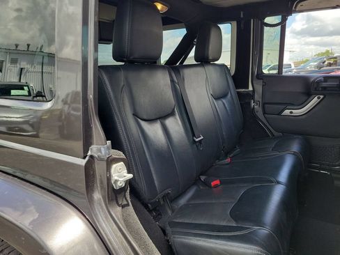 Used 2018 Jeep Wrangler Unlimited Sahara AWD/4WD image 23