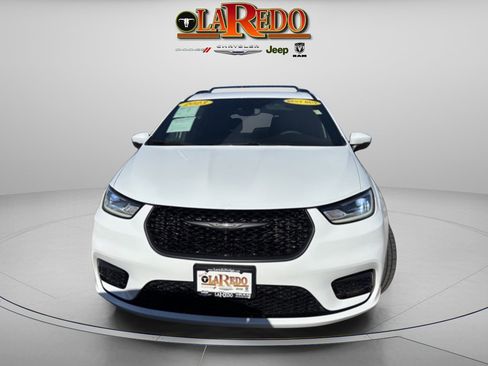 Used 2023 Chrysler Pacifica Touring-L w/ S Appearance Package image 2