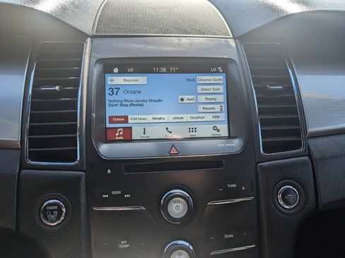 Used 2018 Ford Taurus SEL w/ Equipment Group 201A image 17